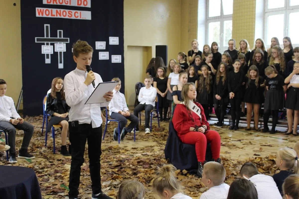 Święto Niepodległej w ostrowskiej "jedynce" (zdjęcia)