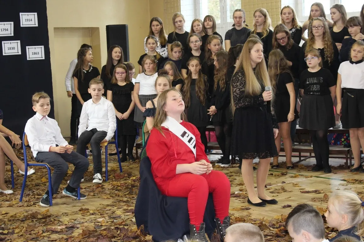 Święto Niepodległej w ostrowskiej "jedynce" (zdjęcia)