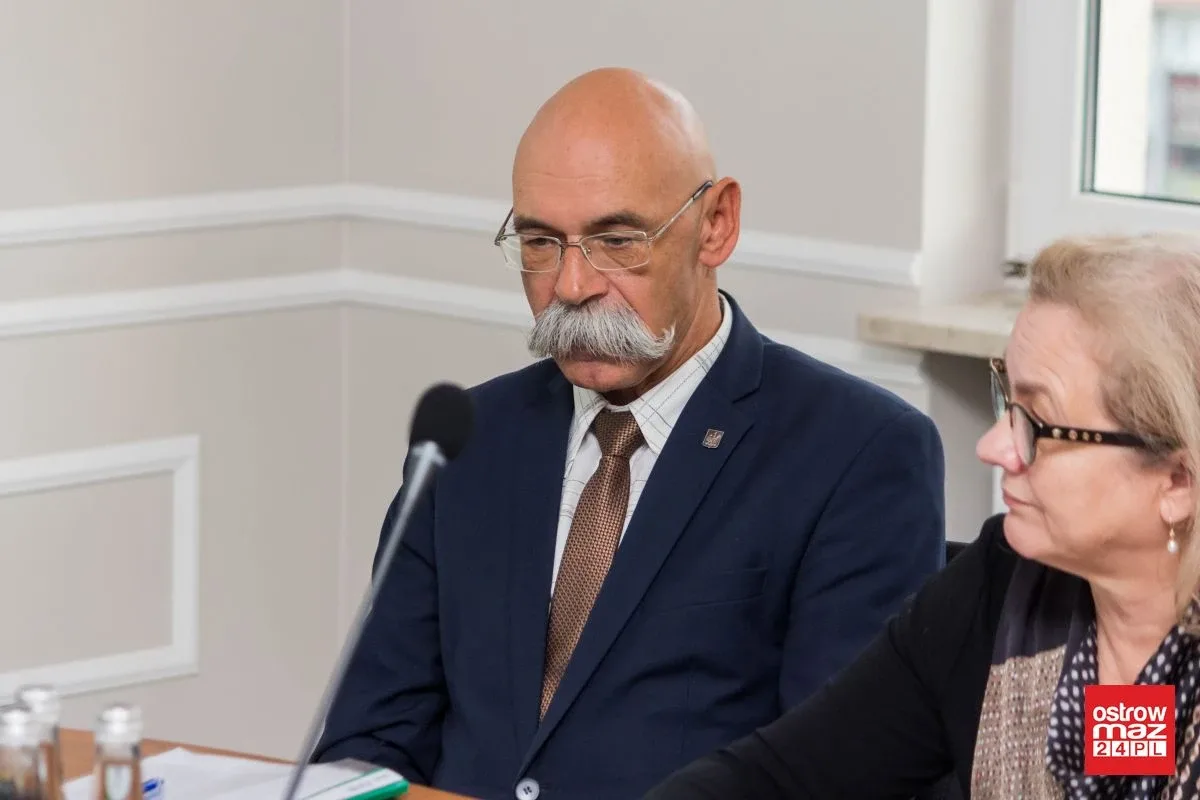 Sesja rady powiatu z żałobą w tle (zdjęcia, wideo)