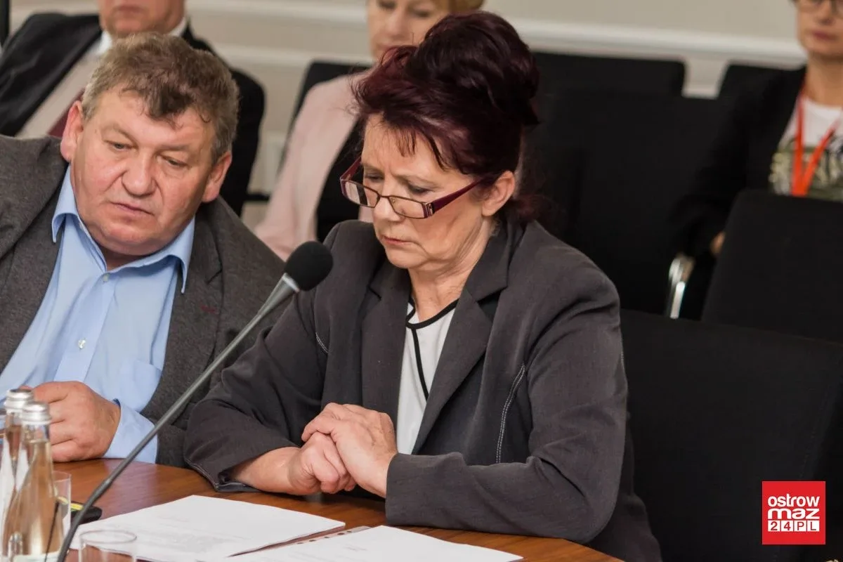 Sesja rady powiatu z żałobą w tle (zdjęcia, wideo)