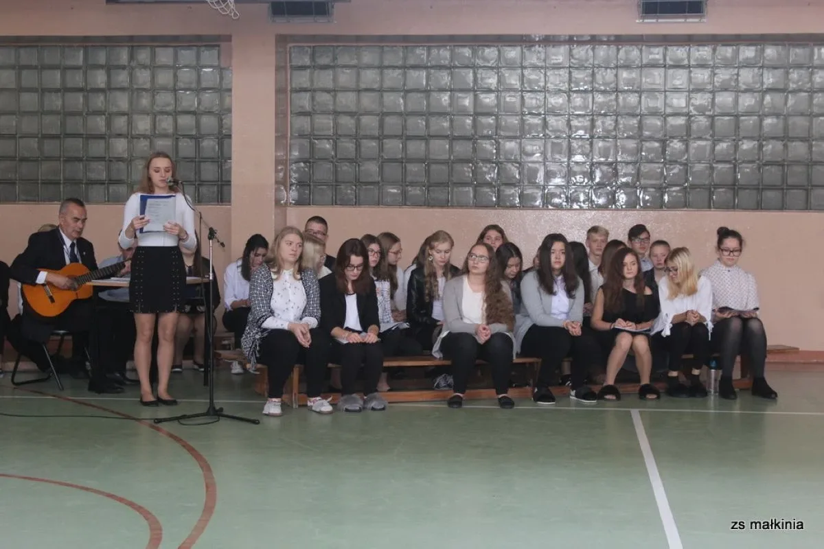 Święto niepodległości w małkińskim Staszicu (zdjęcia)