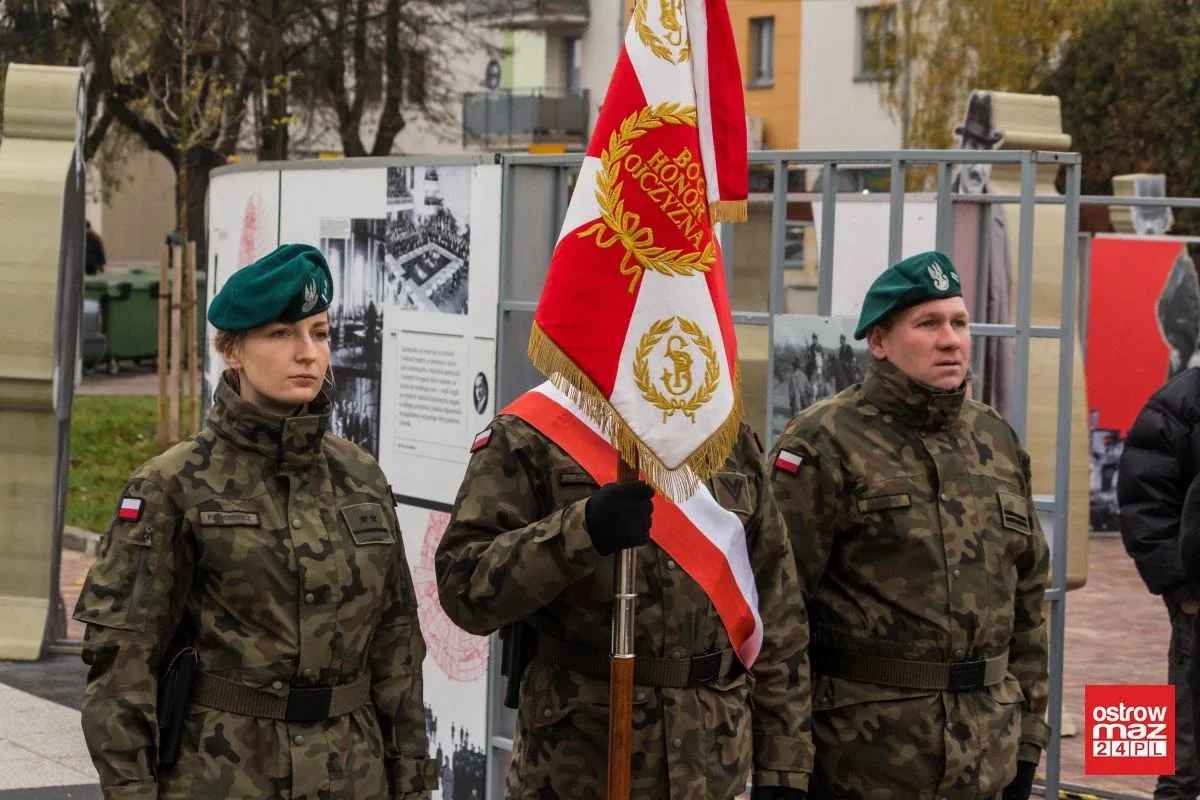 Otwarcie wystawy pt. "Powstała by żyć" (zdjęcia)