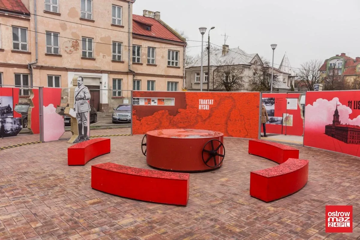 Otwarcie wystawy pt. "Powstała by żyć" (zdjęcia)