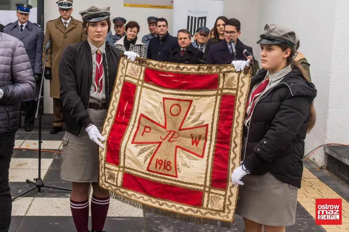 Otwarcie wystawy pt. "Powstała by żyć" (zdjęcia)
