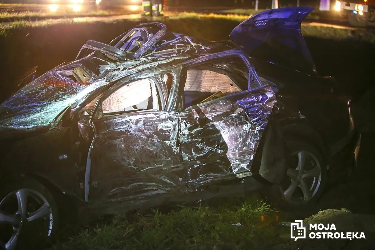 Kierowca osobowego audi zmarł w szpitalu (zdjęcia z wypadku)