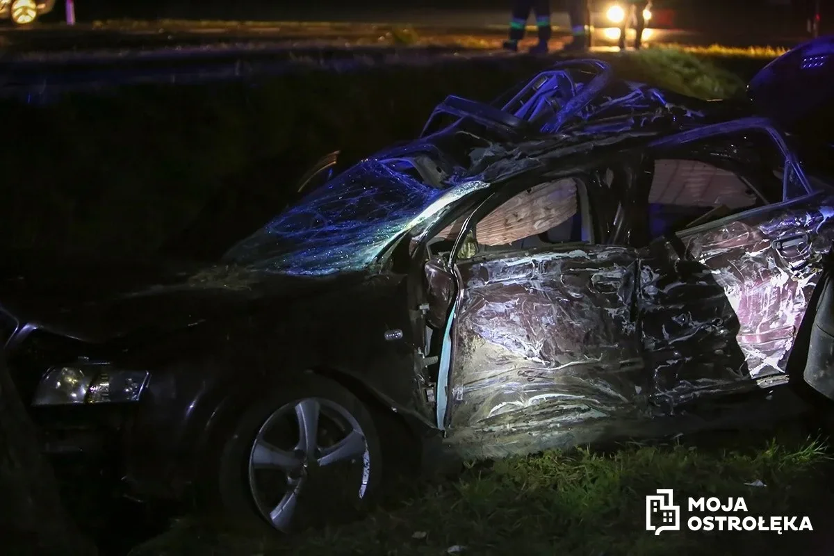 Kierowca osobowego audi zmarł w szpitalu (zdjęcia z wypadku)
