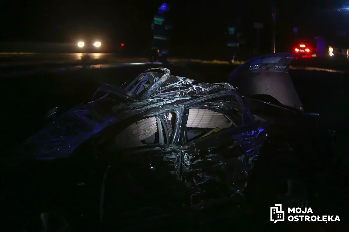 Kierowca osobowego audi zmarł w szpitalu (zdjęcia z wypadku)