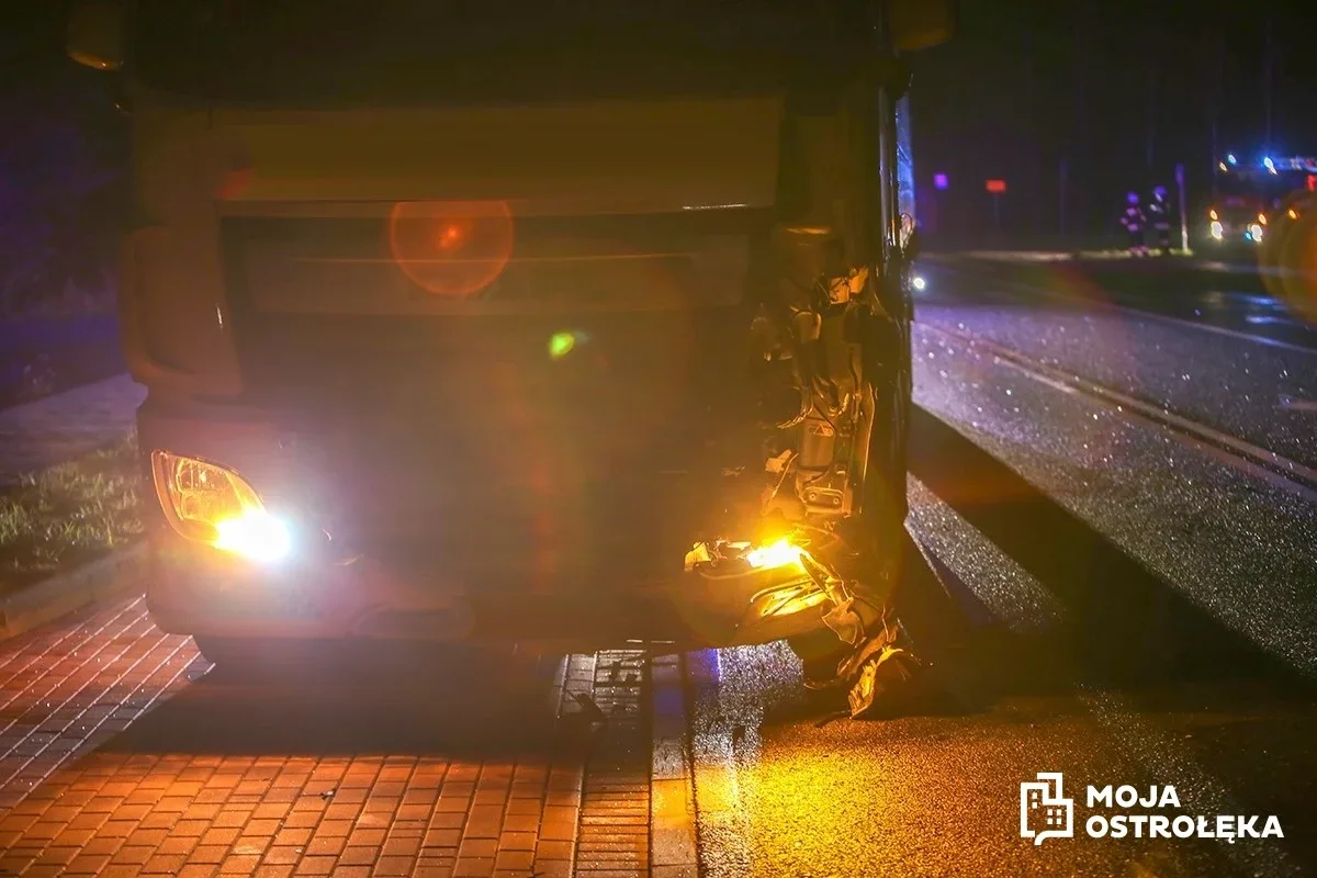 Kierowca osobowego audi zmarł w szpitalu (zdjęcia z wypadku)