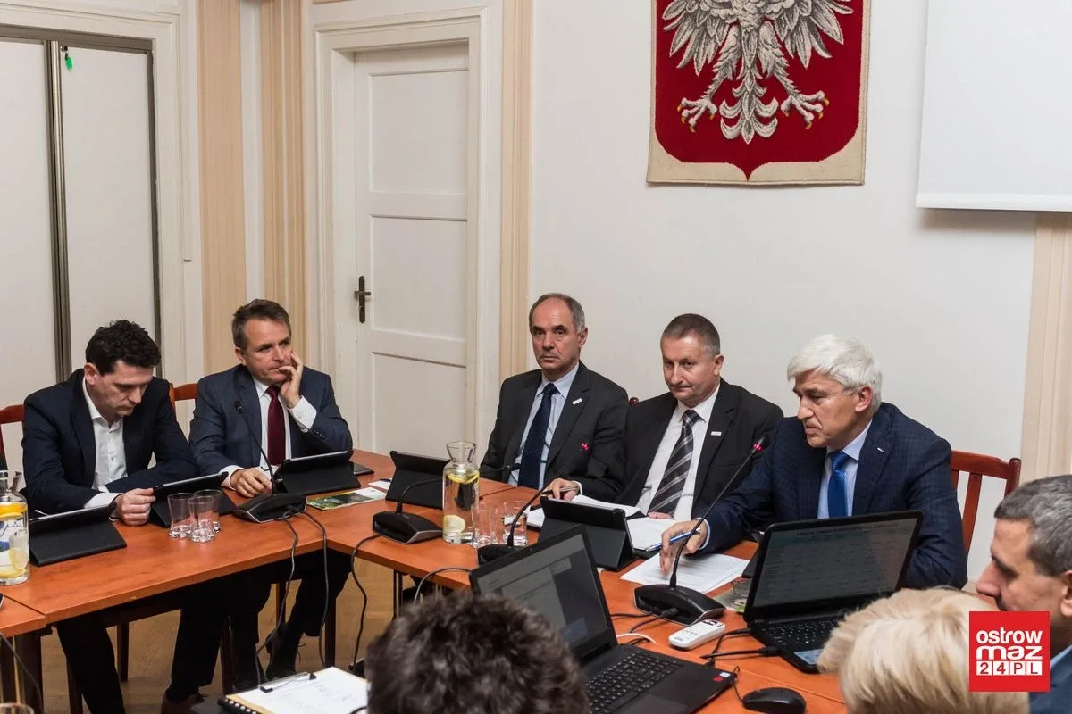 Radni miasta podnieśli podatki od nieruchomości i środków transportu (zdjęcia, wideo)
