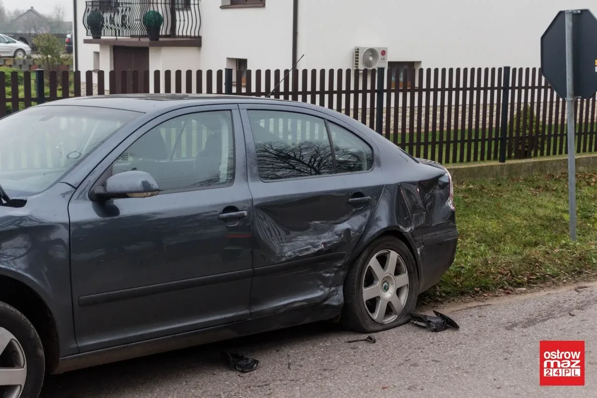 Zderzenie trzech aut w Królach Małych (zdjęcia)