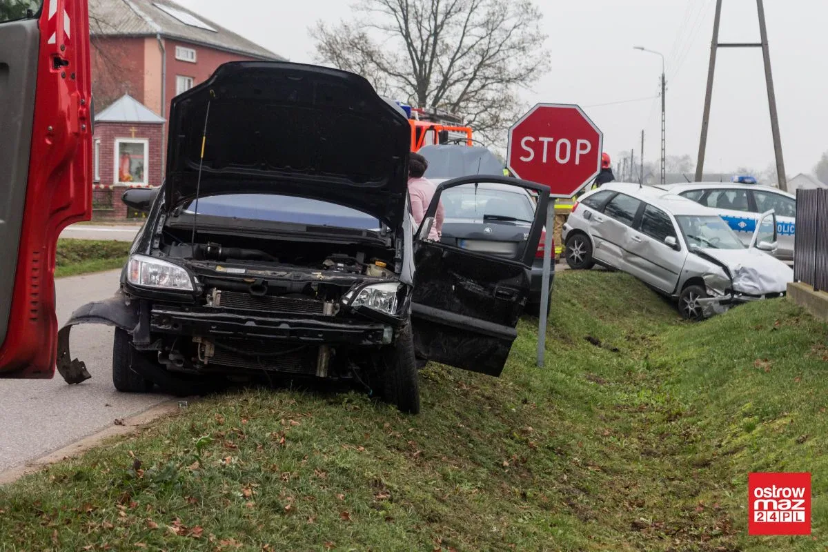 Zderzenie trzech aut w Królach Małych (zdjęcia)