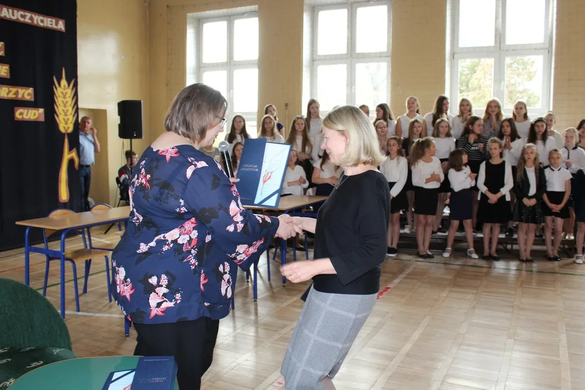 Dzień Edukacji Narodowej w ostrowskiej "jedynce" (zdjęcia)
