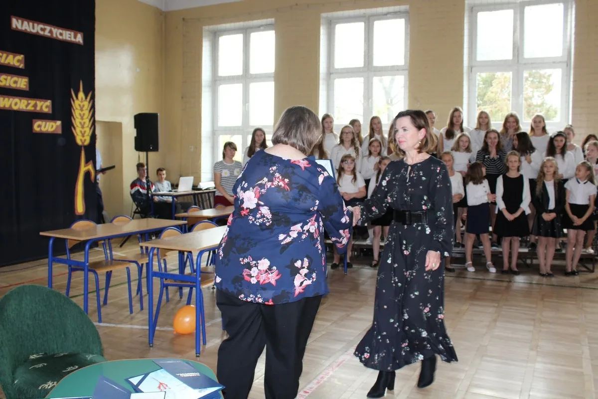 Dzień Edukacji Narodowej w ostrowskiej "jedynce" (zdjęcia)