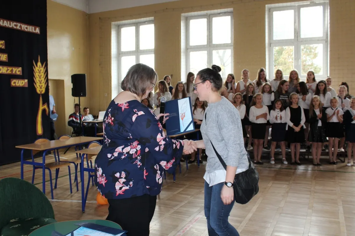 Dzień Edukacji Narodowej w ostrowskiej "jedynce" (zdjęcia)