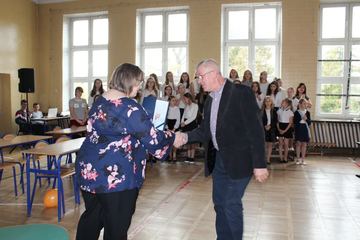 Dzień Edukacji Narodowej w ostrowskiej "jedynce" (zdjęcia)