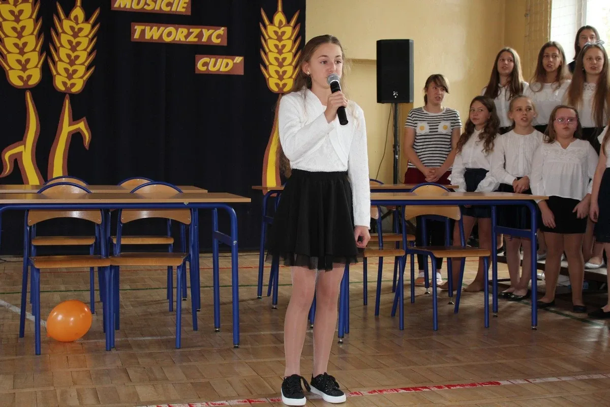 Dzień Edukacji Narodowej w ostrowskiej "jedynce" (zdjęcia)