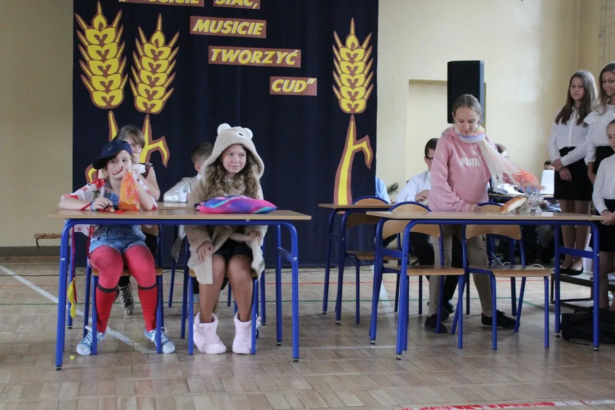Dzień Edukacji Narodowej w ostrowskiej "jedynce" (zdjęcia)