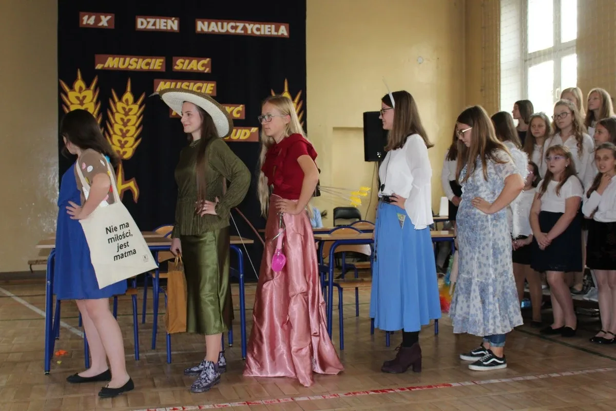 Dzień Edukacji Narodowej w ostrowskiej "jedynce" (zdjęcia)
