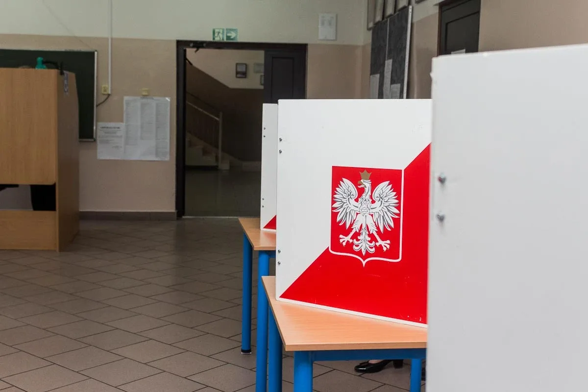 Mieszkańcy Ostrowi Mazowieckiej głosują, pozostało jeszcze nieco ponad 8 godzin (zdjęcia)