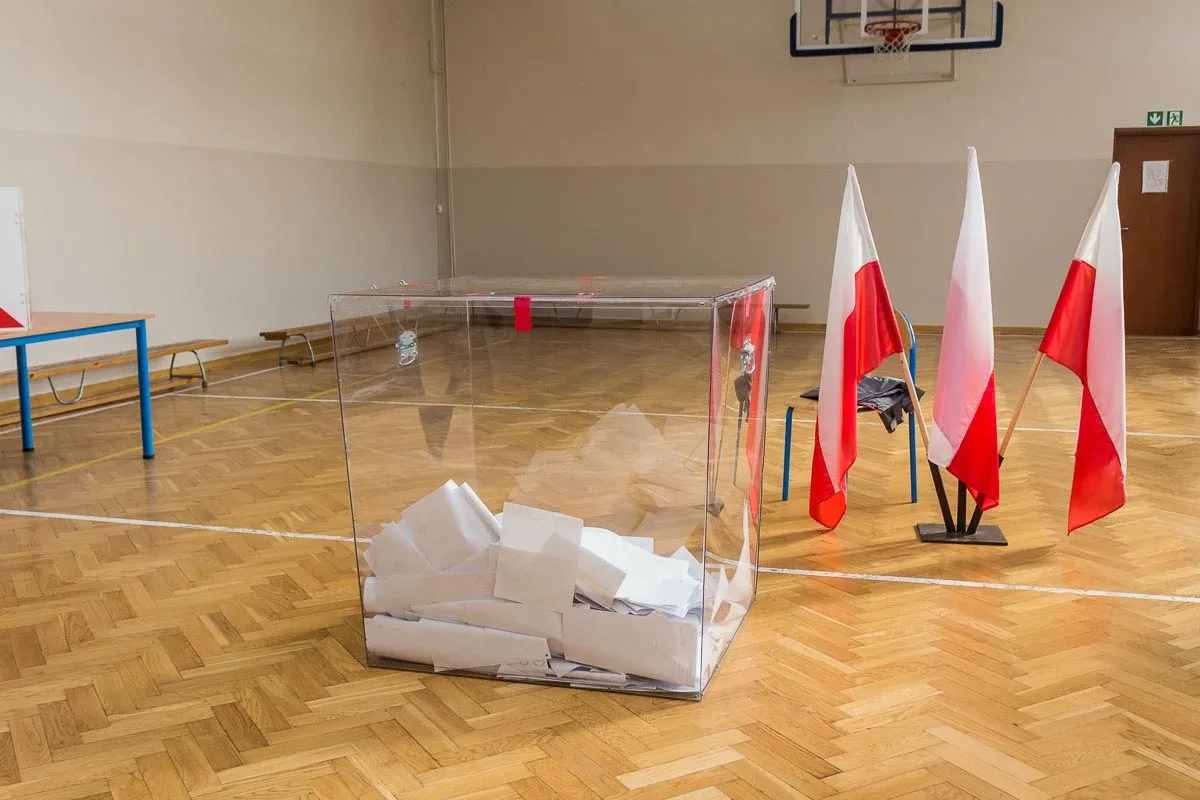 Mieszkańcy Ostrowi Mazowieckiej głosują, pozostało jeszcze nieco ponad 8 godzin (zdjęcia)
