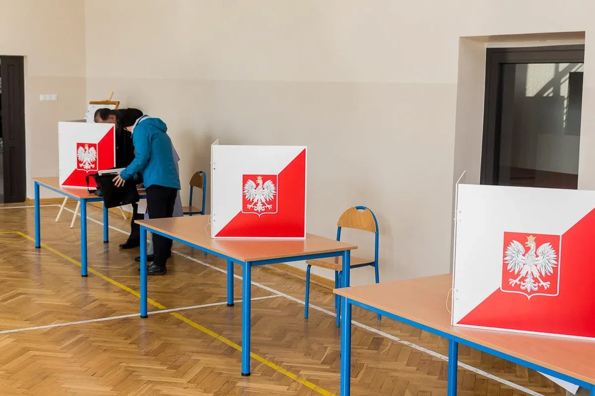 Mieszkańcy Ostrowi Mazowieckiej głosują, pozostało jeszcze nieco ponad 8 godzin (zdjęcia)