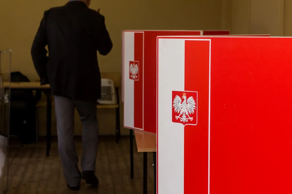 Mieszkańcy Ostrowi Mazowieckiej głosują, pozostało jeszcze nieco ponad 8 godzin (zdjęcia)