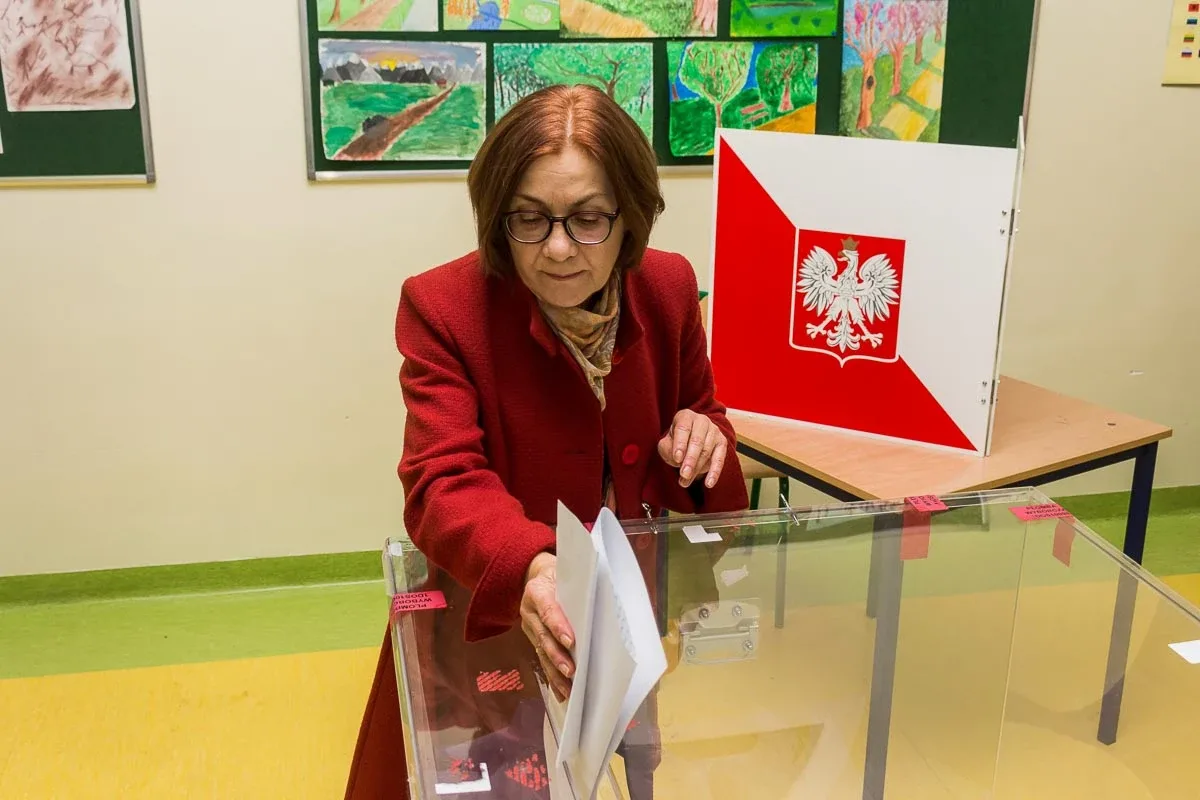 Mieszkańcy Ostrowi Mazowieckiej głosują, pozostało jeszcze nieco ponad 8 godzin (zdjęcia)