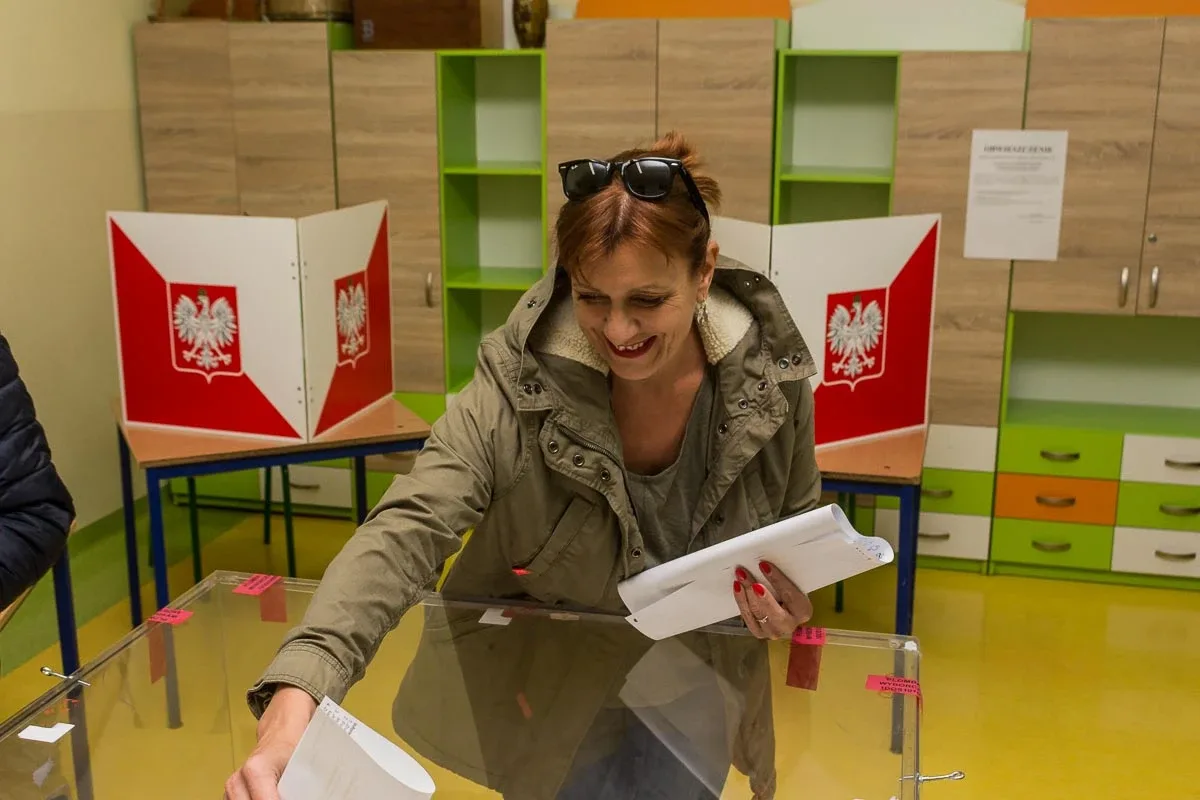 Mieszkańcy Ostrowi Mazowieckiej głosują, pozostało jeszcze nieco ponad 8 godzin (zdjęcia)