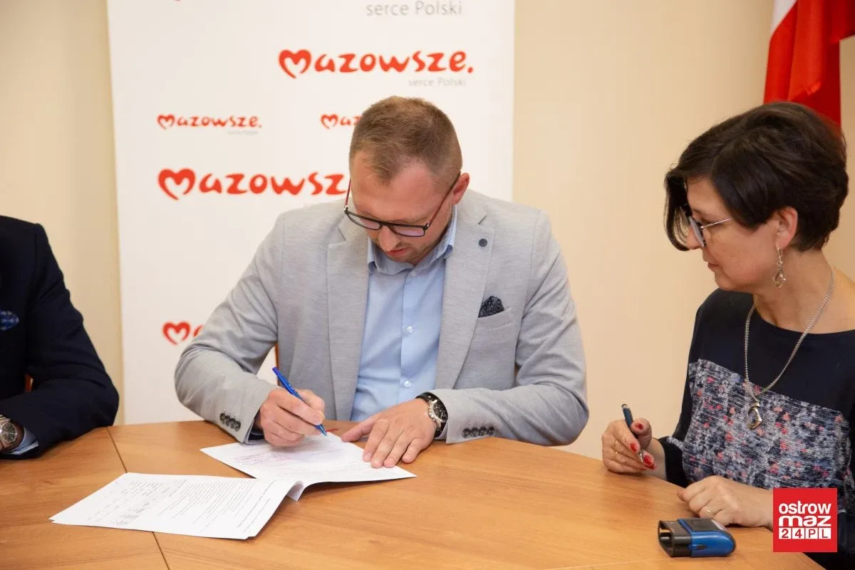 Pracownie z powiatu ostrowskiego dofinansowane (zdjęcia)