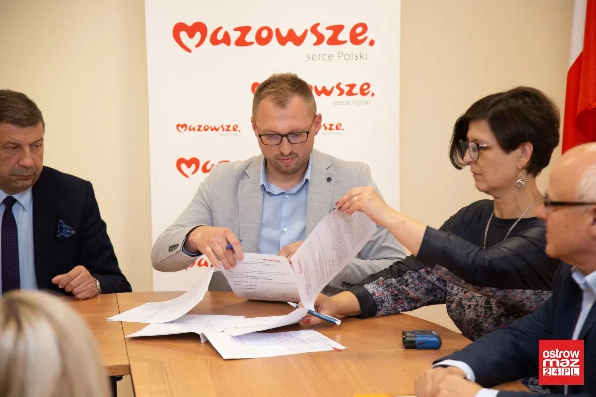 Pracownie z powiatu ostrowskiego dofinansowane (zdjęcia)