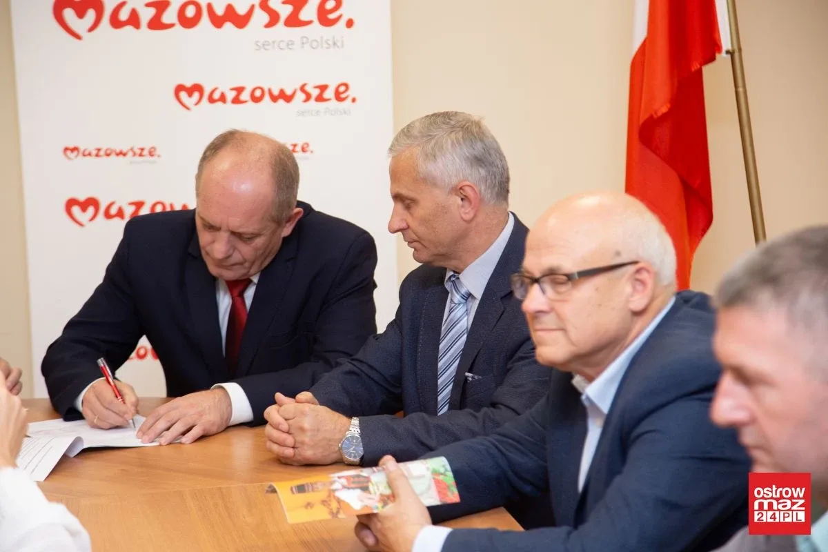 Pracownie z powiatu ostrowskiego dofinansowane (zdjęcia)