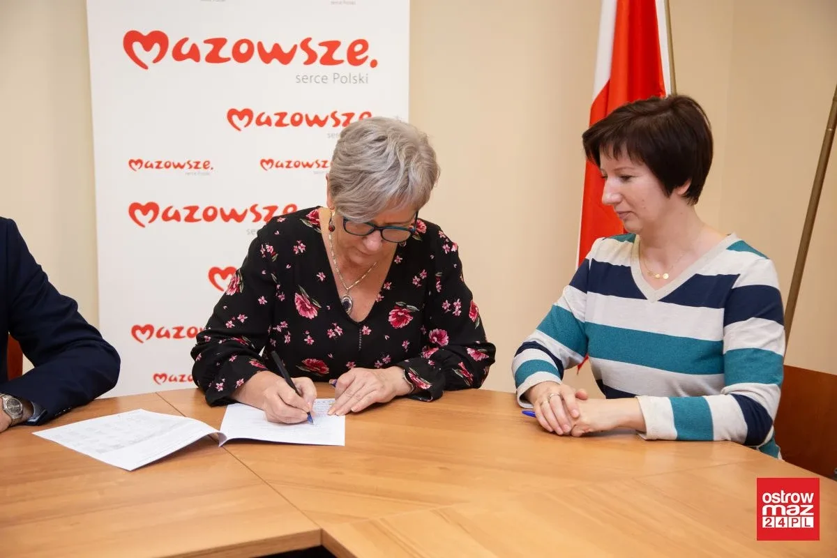 Pracownie z powiatu ostrowskiego dofinansowane (zdjęcia)