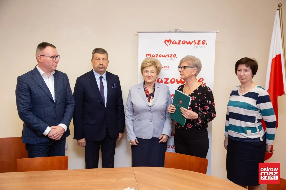 Pracownie z powiatu ostrowskiego dofinansowane (zdjęcia)