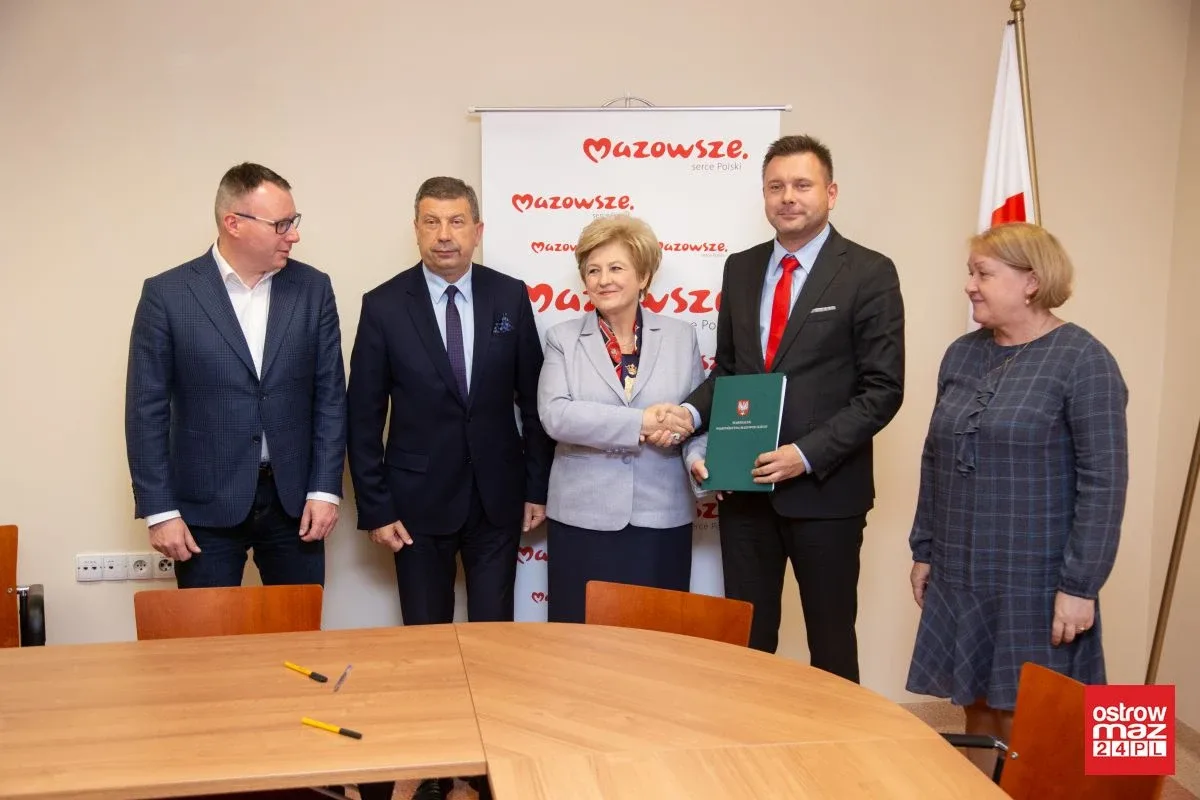 Pracownie z powiatu ostrowskiego dofinansowane (zdjęcia)
