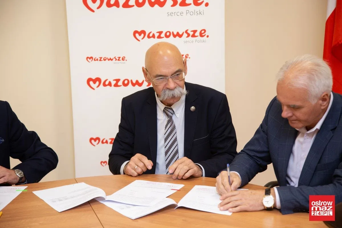 Pracownie z powiatu ostrowskiego dofinansowane (zdjęcia)