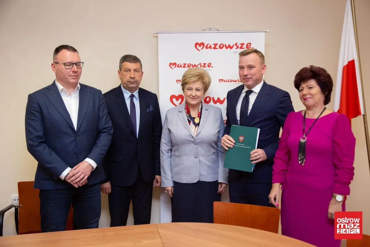 Pracownie z powiatu ostrowskiego dofinansowane (zdjęcia)