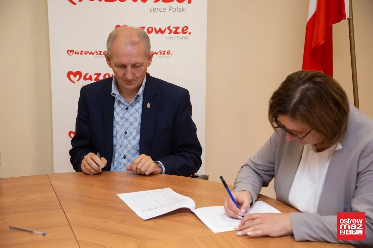 Pracownie z powiatu ostrowskiego dofinansowane (zdjęcia)