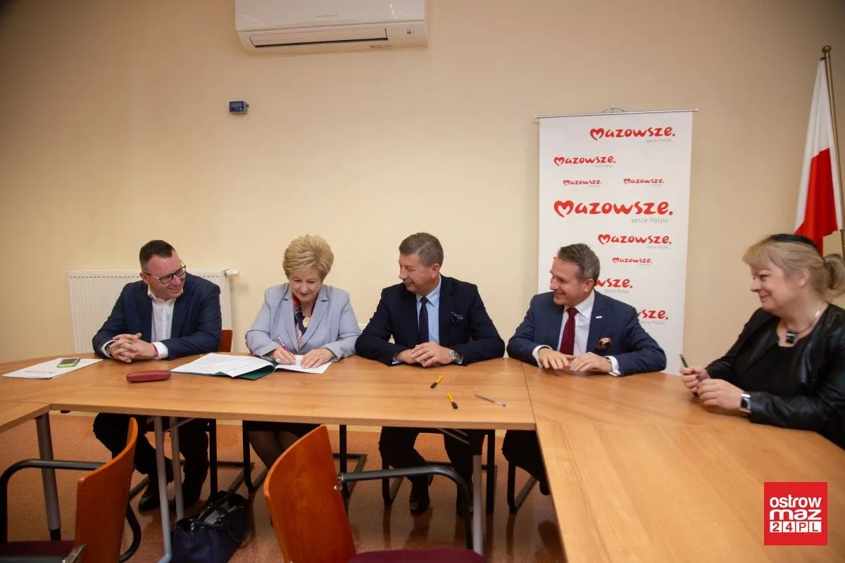 Pracownie z powiatu ostrowskiego dofinansowane (zdjęcia)