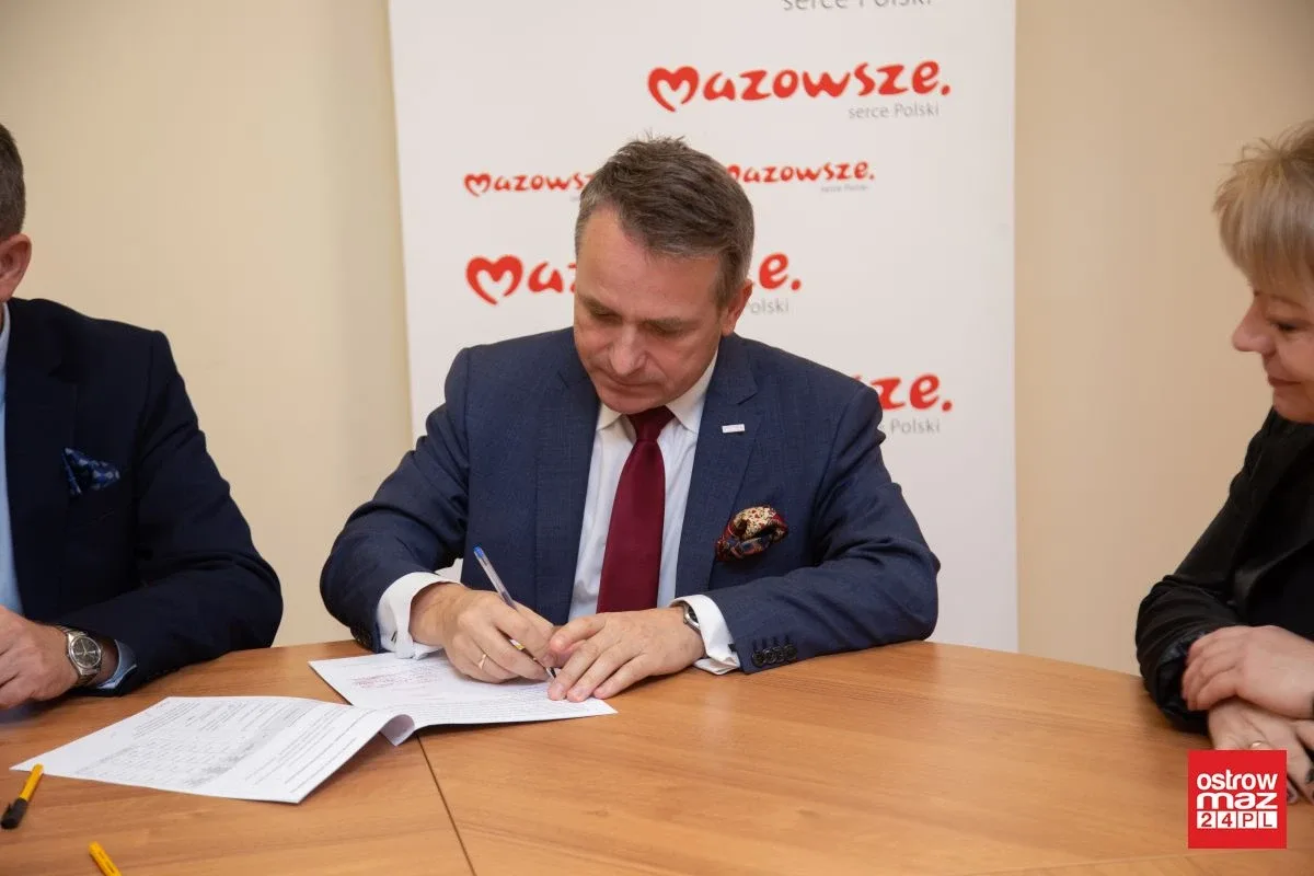 Pracownie z powiatu ostrowskiego dofinansowane (zdjęcia)
