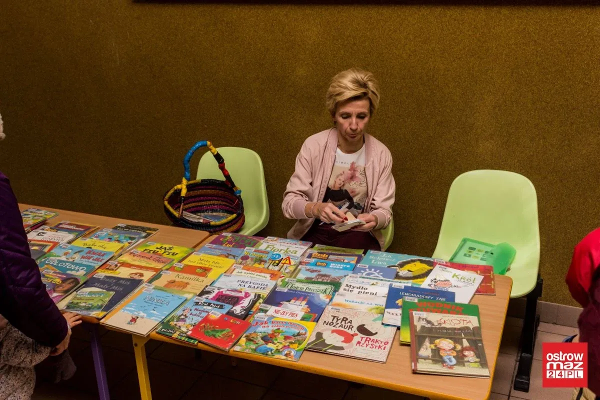 Mobilna biblioteka w oddziale przedszkolnym w "dwójce" (zdjęcia)
