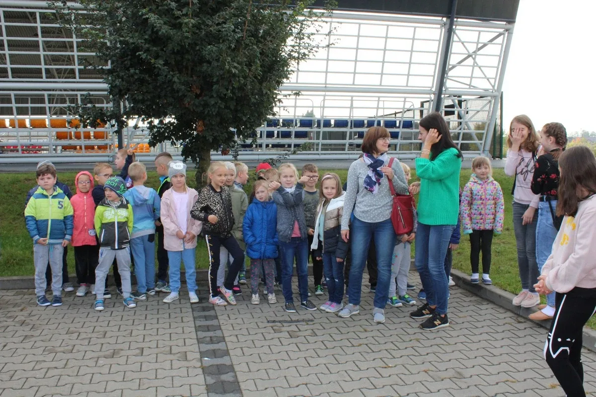 Ewakuacja uczniów z ostrowskiej "jedynki" (zdjęcia)