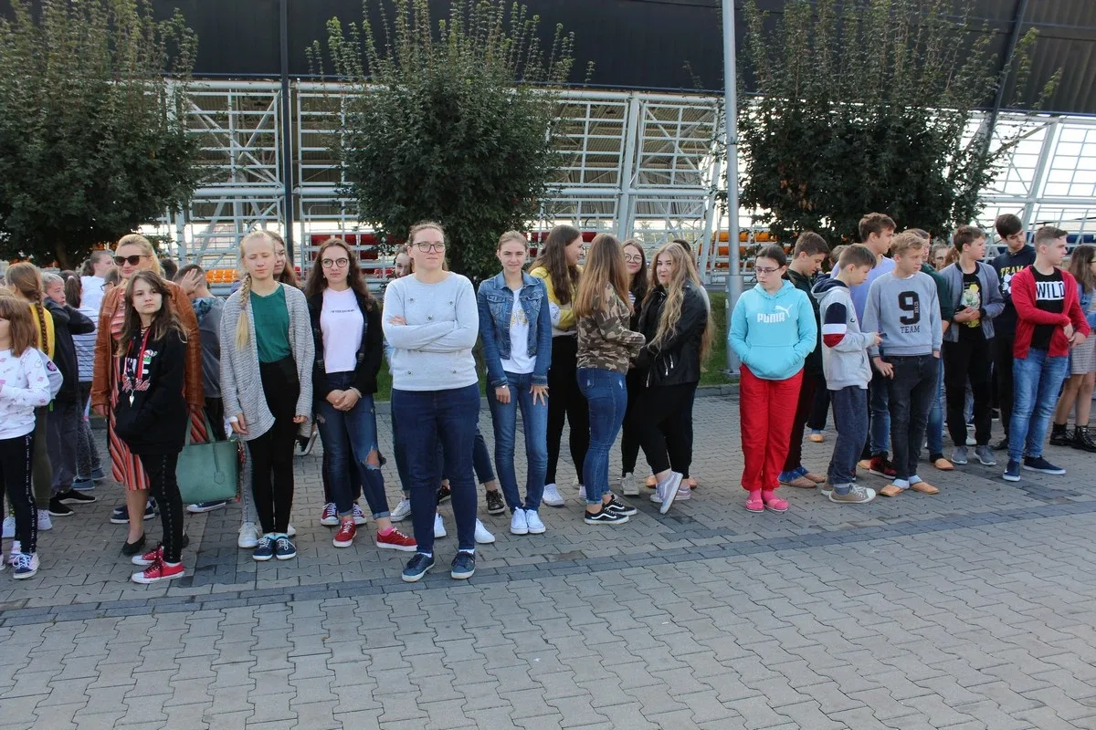 Ewakuacja uczniów z ostrowskiej "jedynki" (zdjęcia)