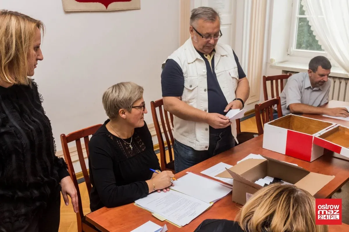 Znamy składy obwodowych komisji wyborczych w powiecie ostrowskim (zdjęcia)