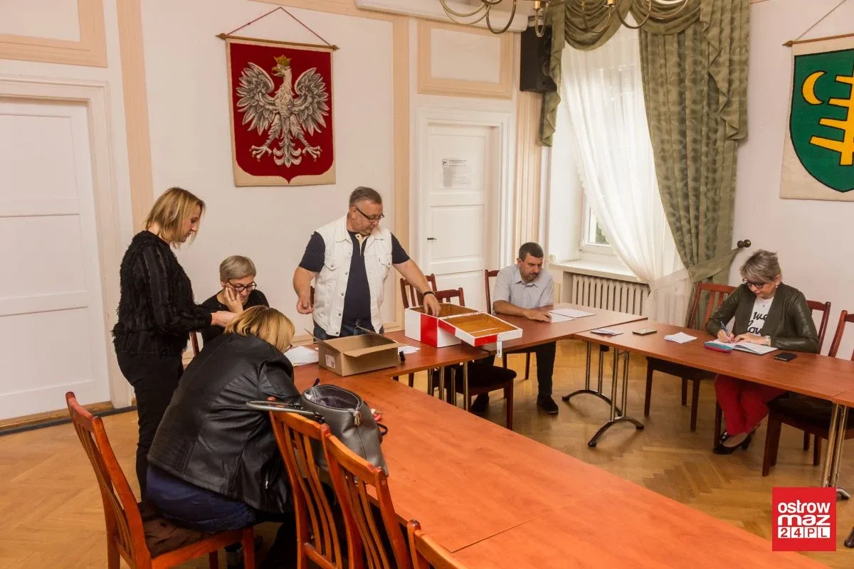 Znamy składy obwodowych komisji wyborczych w powiecie ostrowskim (zdjęcia)