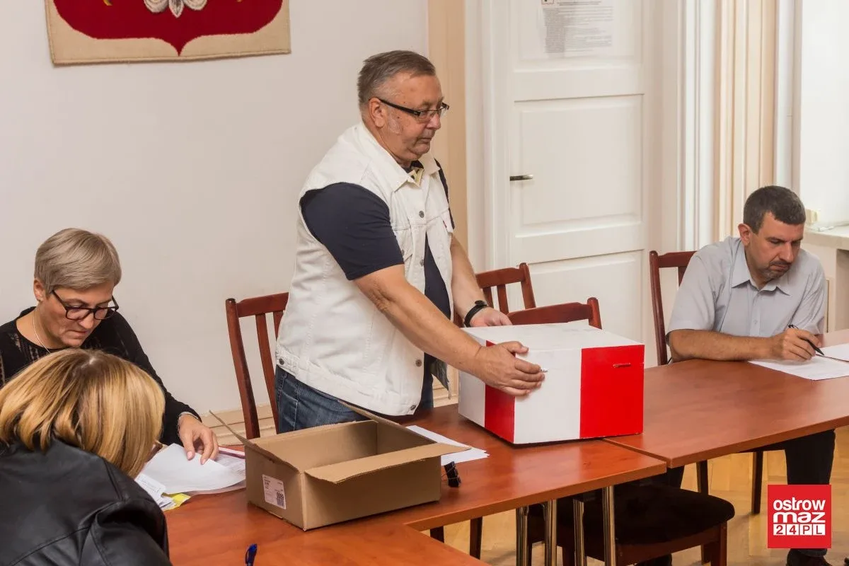Znamy składy obwodowych komisji wyborczych w powiecie ostrowskim (zdjęcia)