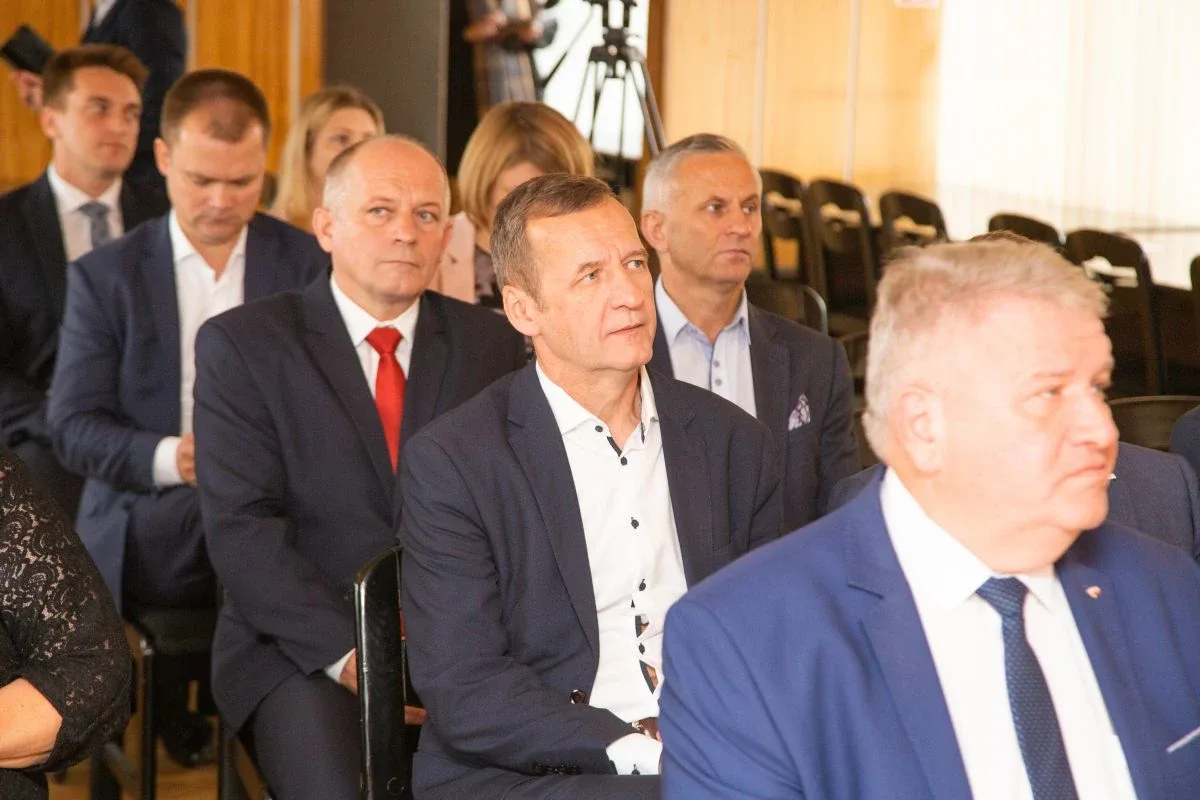 Miliony na budowę dróg w mieście i powiecie (zdjęcia)