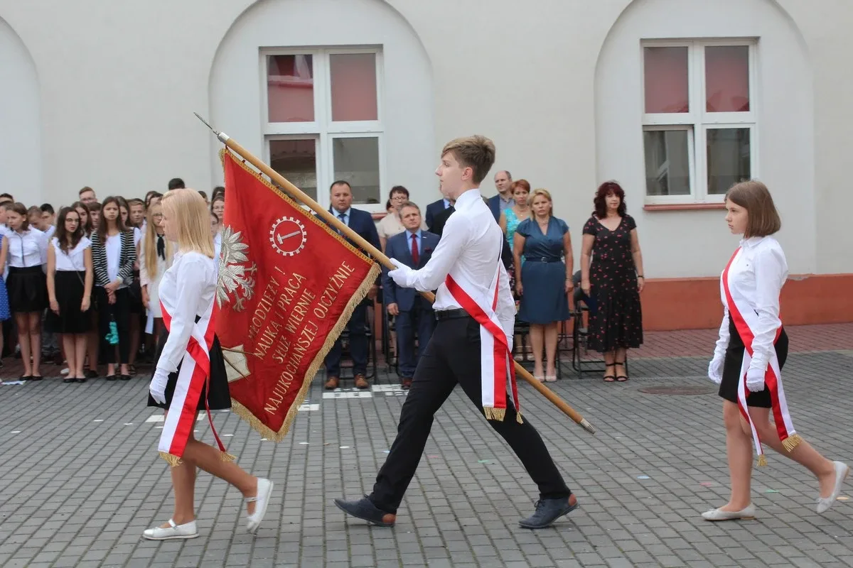 Początek roku szkolnego w "jedynce" (zdjęcia)