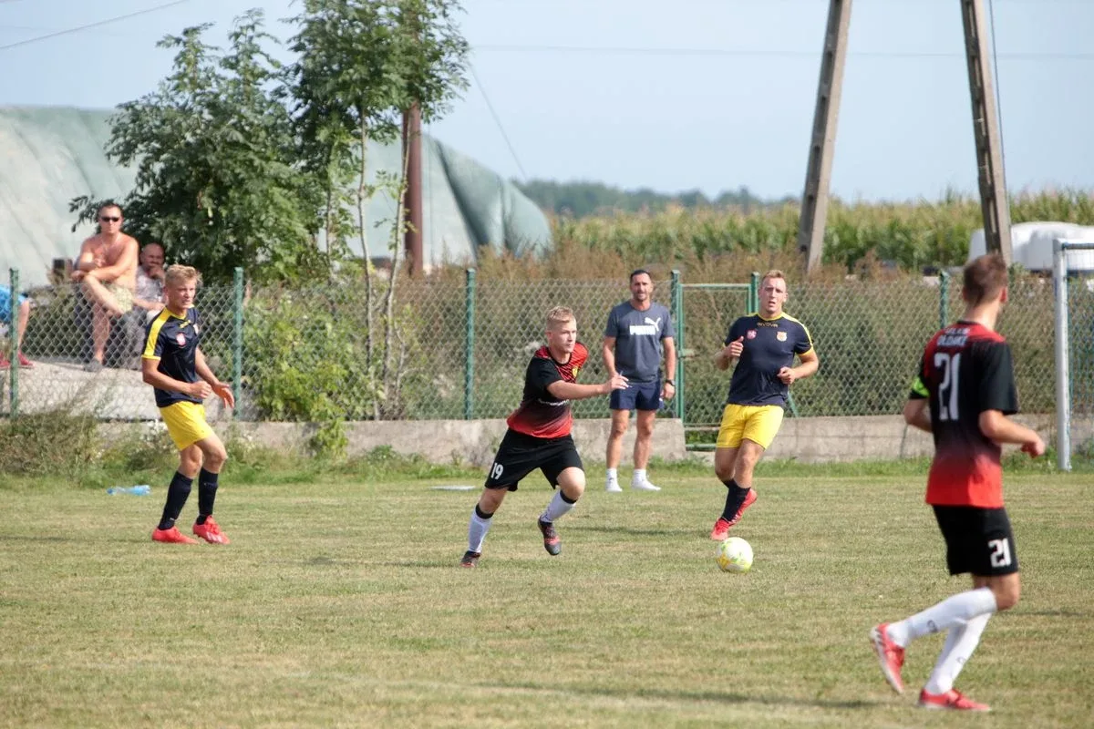 GKS Andrzejewo remisuje na inaugurację B klasy (zdjęcia)