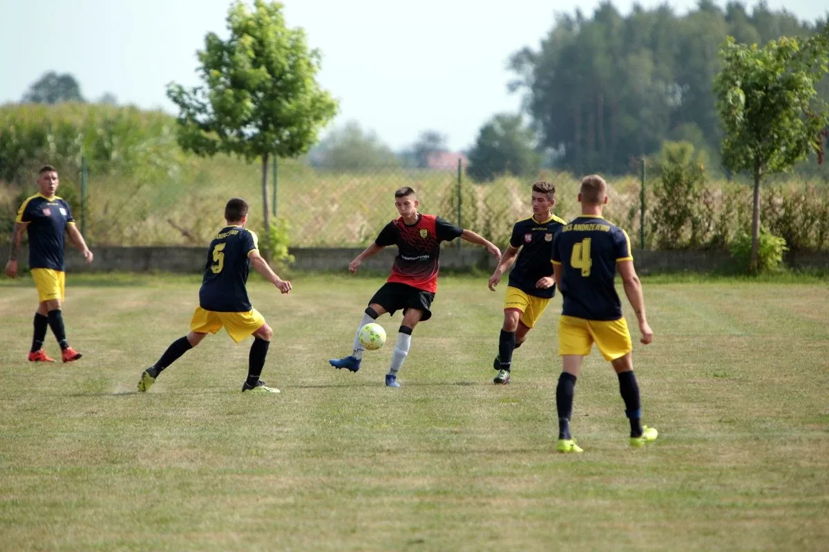 GKS Andrzejewo remisuje na inaugurację B klasy (zdjęcia)