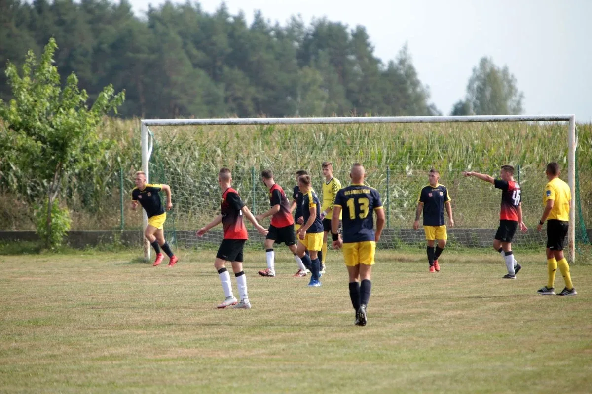 GKS Andrzejewo remisuje na inaugurację B klasy (zdjęcia)